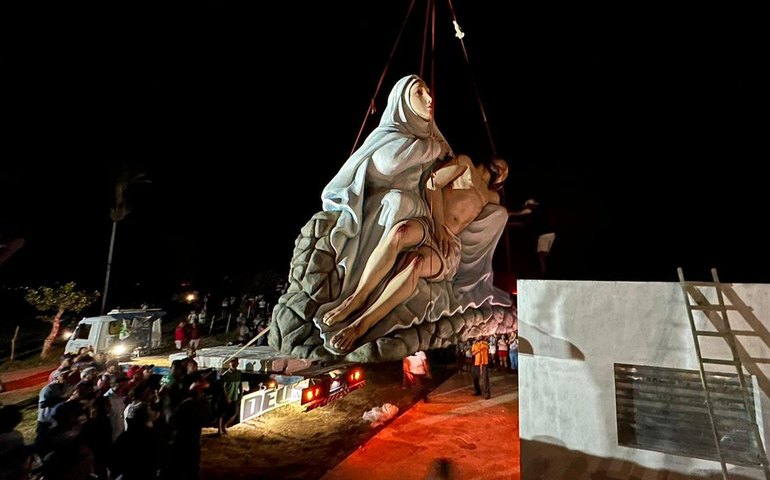 Festa da Padroeira: Fiéis de Anadia recebem monumento de Nossa Senhora da Piedade