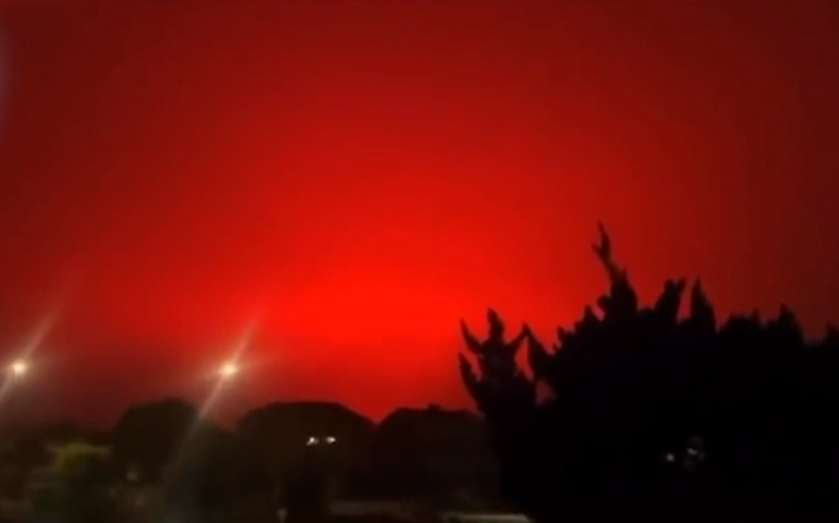 Céu fica completamente vermelho em cidade da China e assusta moradores