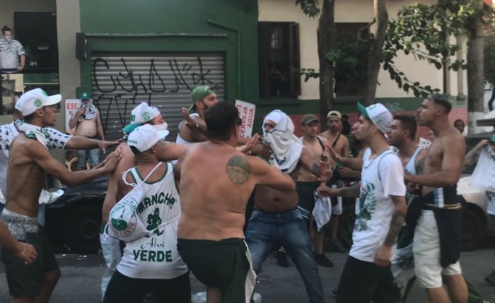 Briga de torcedores do Palmeiras perto do Allianz Parque Briga de torcedores do Palmeiras perto do Allianz Parque
