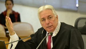 O conselheiro-relator Luiz Augusto Ribeiro (Foto: Rafael Gomes)
