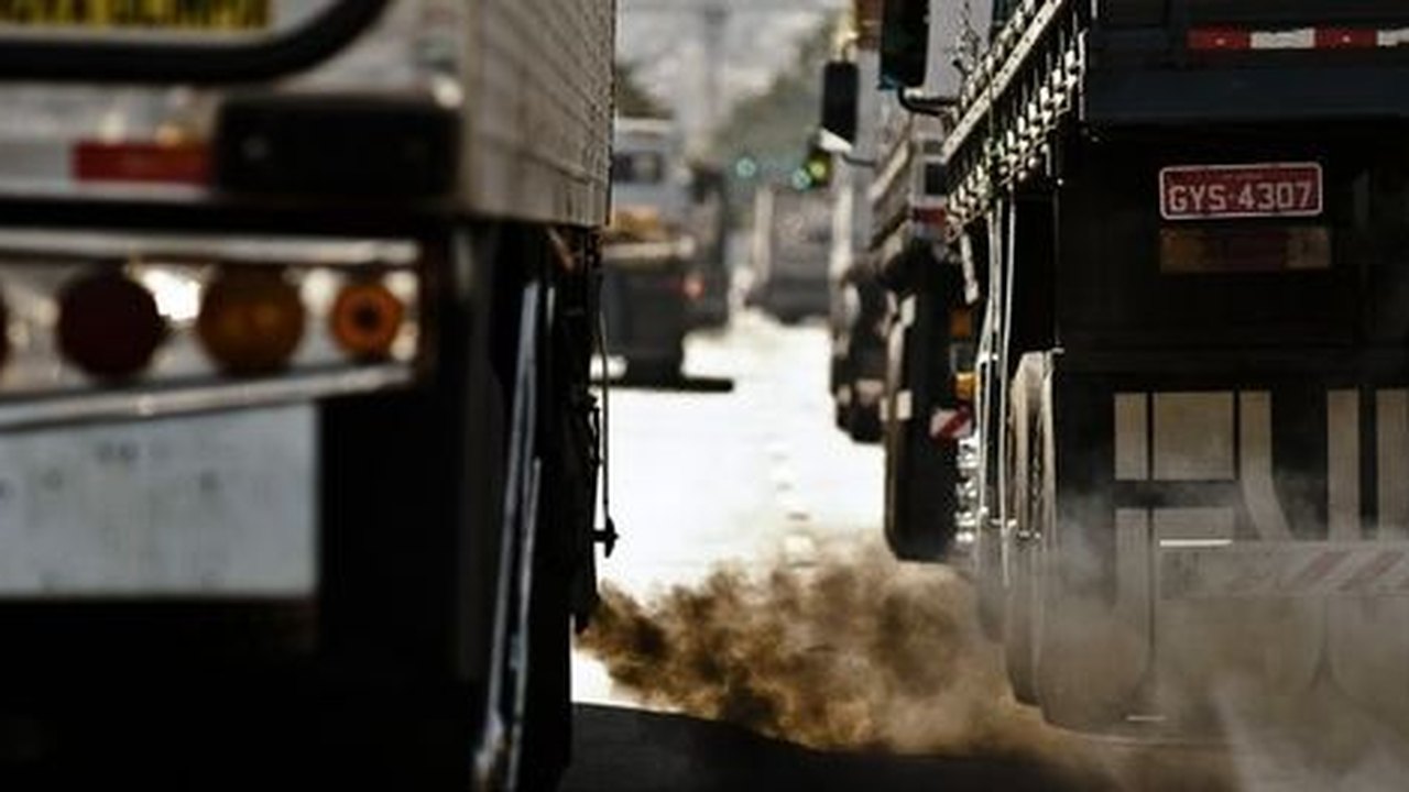 Caminhoneiros mantêm protestos em rodovias federais no Sul do país