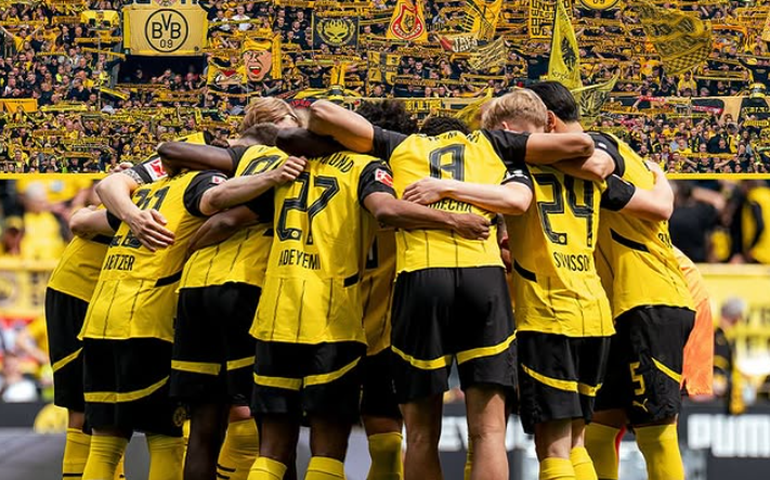 Dortmund vence rebaixado, conta com derrota de rival e fica com vaga na Liga dos Campeões