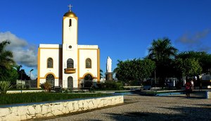Mulher é atropelada e agredida pelo ex-companheiro na praça da Igreja Matriz de Boquim