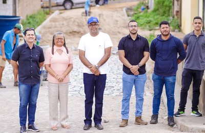 Prefeita Tia Júlia inspeciona obras de pavimentação e drenagem no Canaã