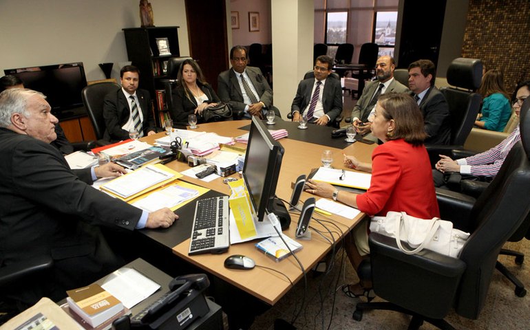 Presidente José Carlos Malta recebe membros da direção da Almagis