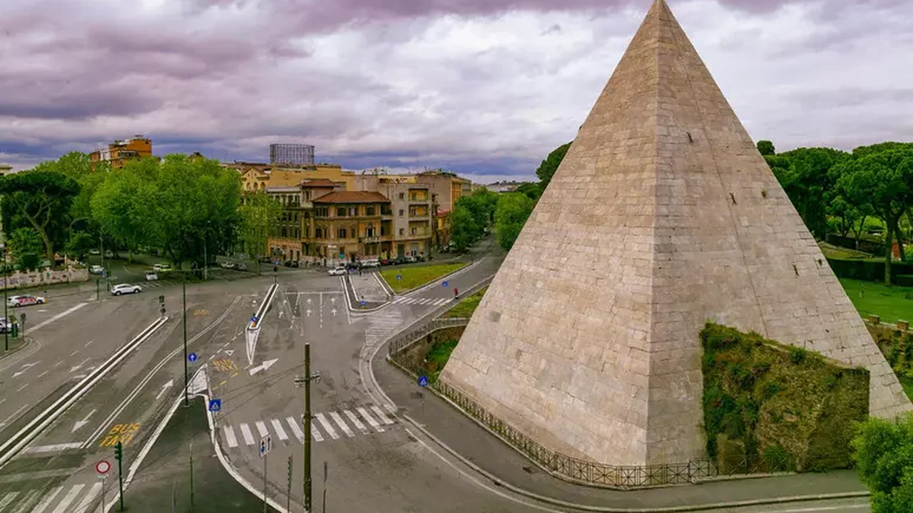 'Pirâmide egípcia' em Roma reabre ao público após 3 anos com área renovada
