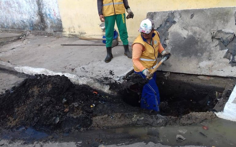 Prefeitura de Arapiraca realiza força-tarefa para limpeza de galerias