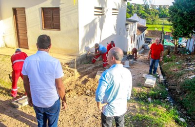 Prefeito Ronaldo Lopes visita obras do Programa Meu Bairro Melhor