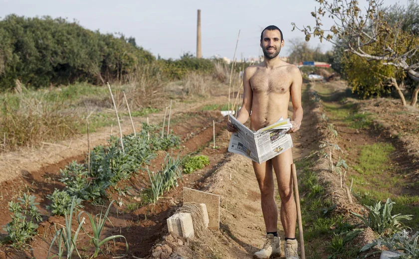 Justiça espanhola aprova direito de homem andar nu