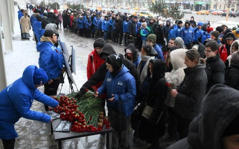 Ocidente deve compartilhar com Kiev responsabilidade por assassinatos de jornalistas russos, afirma Moscou