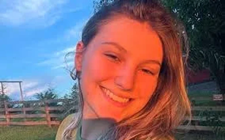 'Senhor, entrego a vida da minha filha': pai de Isabel Veloso faz oração pela saúde da jovem internada na UTI