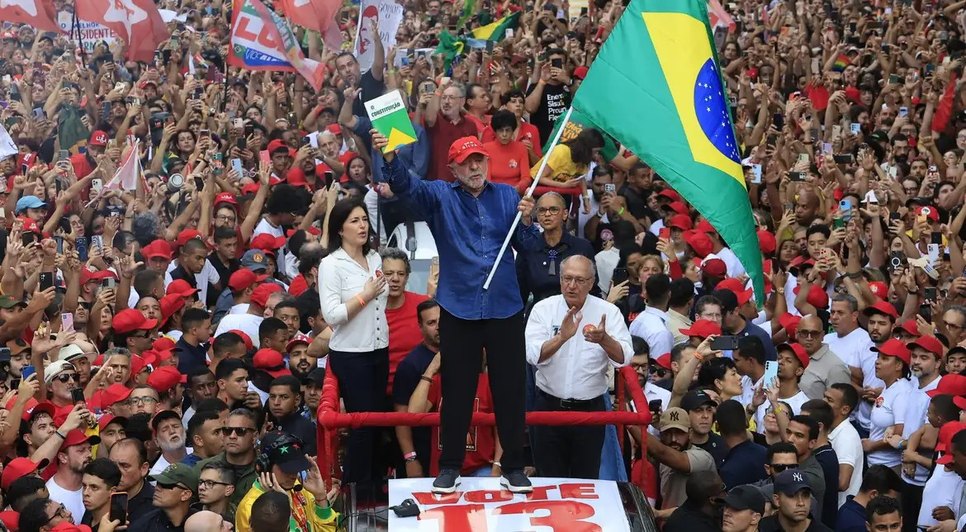 Lula em campanha. / Foto: Paulo Pinto/Agência Brasil.