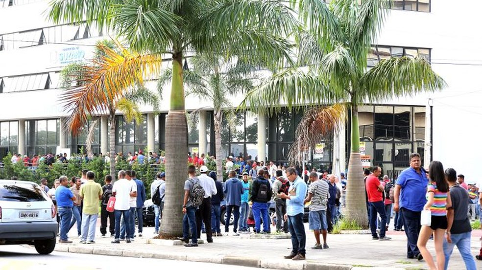 Miami: brasileiros fazem fila na busca de emprego na construção civil