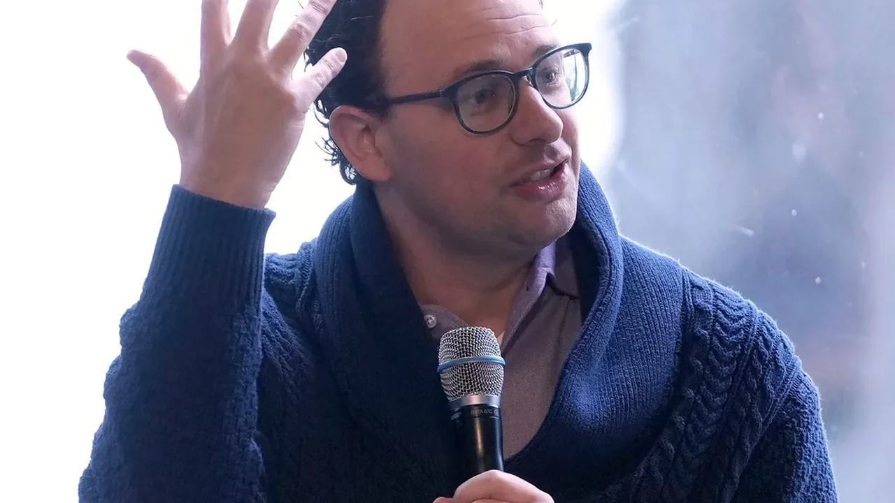 Desenvolvimento de IA precisa desacelerar para garantir segurança, avalia CEO da Anthropic