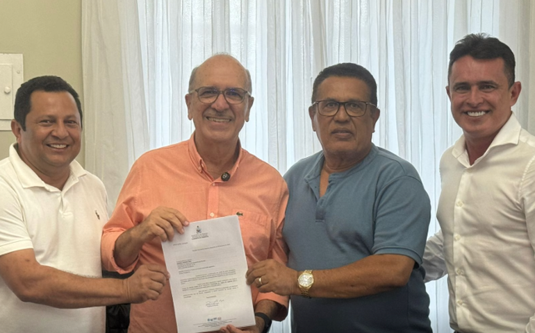 Ronaldo Lopes concede reajuste salarial recorde para professores da Prefeitura de Penedo