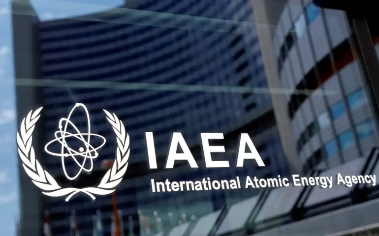 Irã acelera produção de urânio enriquecido, segundo AIEA, com aumento de tensões com os EUA