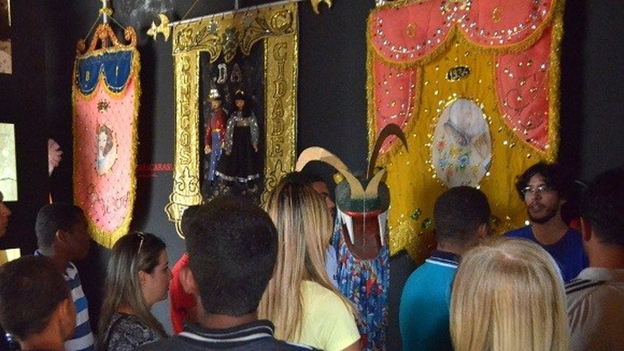 Socioeducandos visitam Museu Théo Brandão e se aproximam da cultura