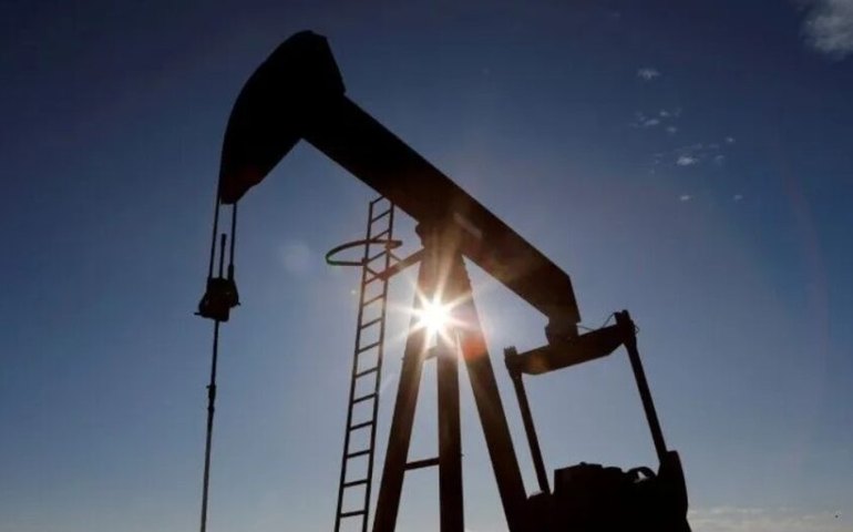 Teto de preço do petróleo provoca engarrafamento de petroleiros em estreito turco