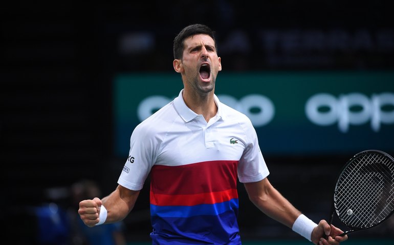 Djokovic vence Cobolli de virada e reencontra Sinner na semifinal de Wimbledon