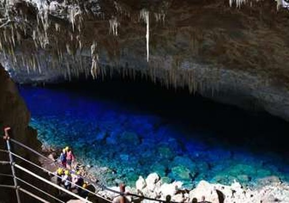 Atividades turísticas têm queda recorde de 54,5% em abril ante março, diz IBGE