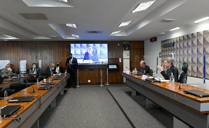 Ministro se reuniu com senadores da Comissão de Infraestrutura