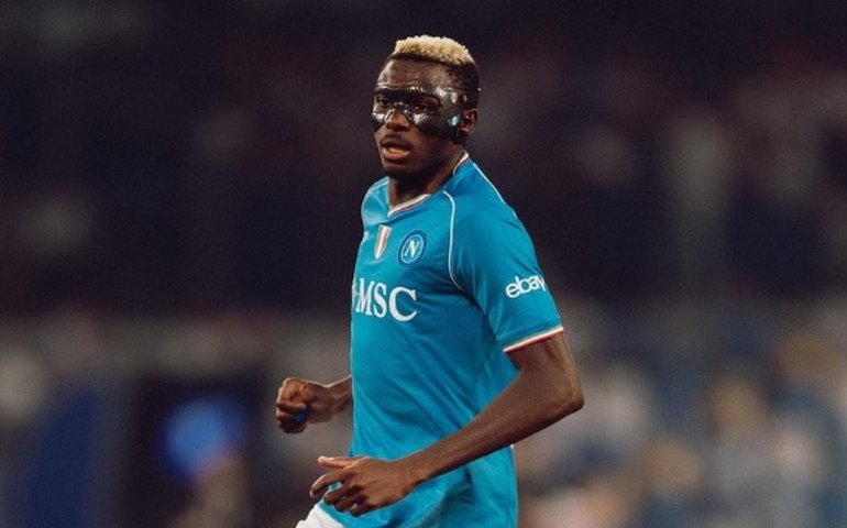 Napoli rejeita 200 milhões de euros do Al Hilal por Osimhen, e presidente ironiza oferta: 'não compra um pé'