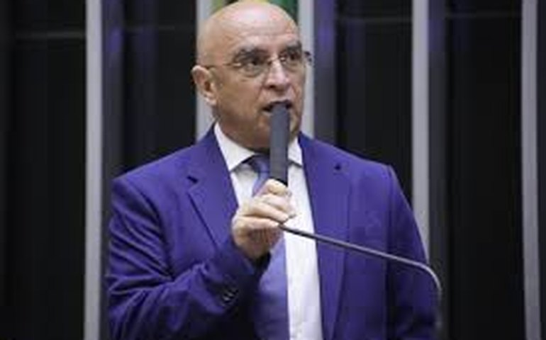 Líder do PDT critica governo Lula por tratamento dado a Lupi e ameaça com debandada