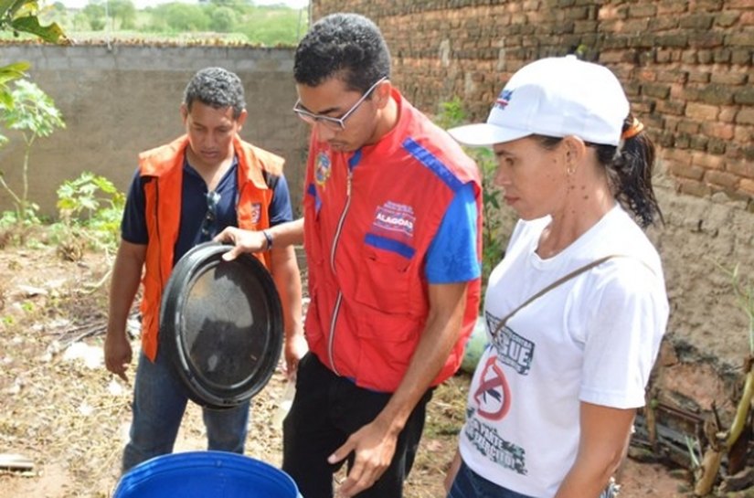 Saúde orienta estudantes da Uncisal sobre combate ao aedes aegypti