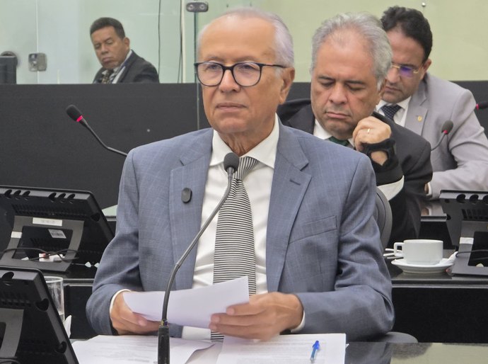 Doutor Wanderley defende que as policiais civis se aposentem aos 52 anos