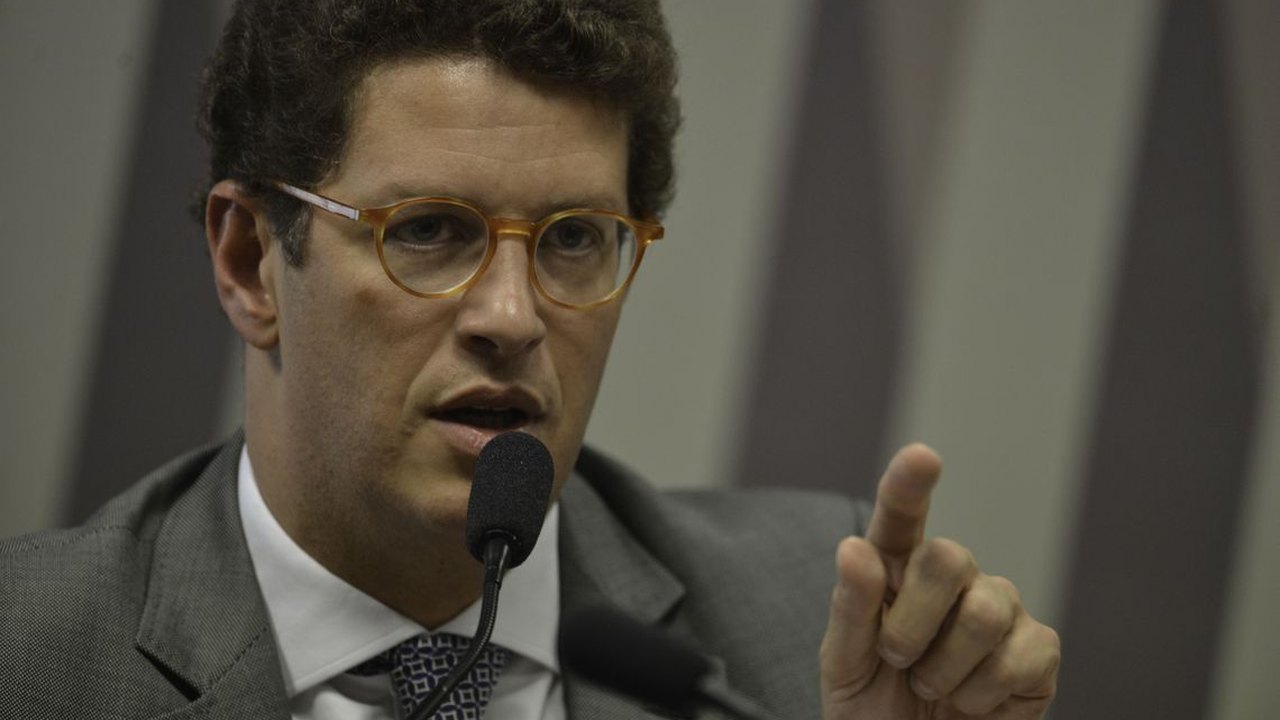 Brasil mantém meta de zerar desmatamento ilegal na Amazônia até 2030, diz Salles