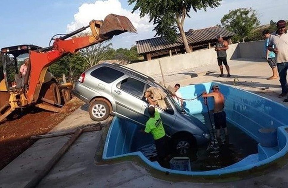 R7 CARRO PISCINA