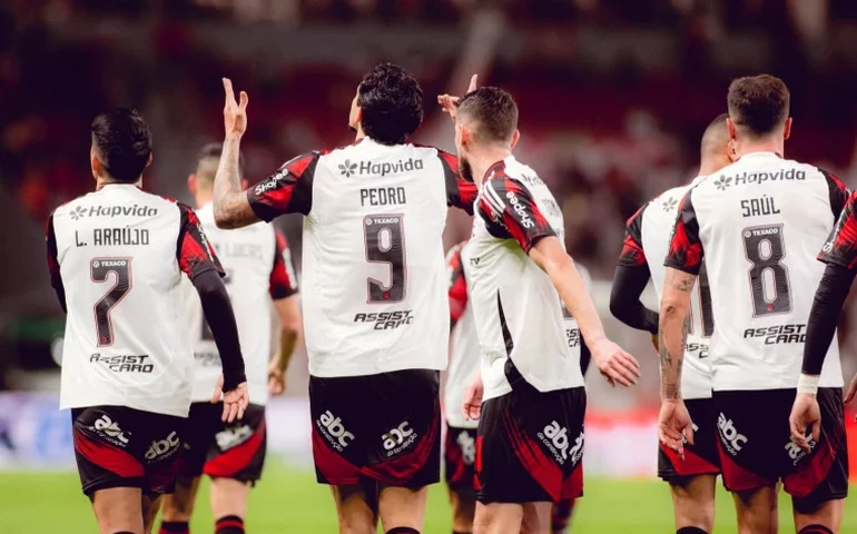 Bap alfineta Leila e rivais: 'Se o Flamengo jogar sozinho, sobra pouco dinheiro para os outros'