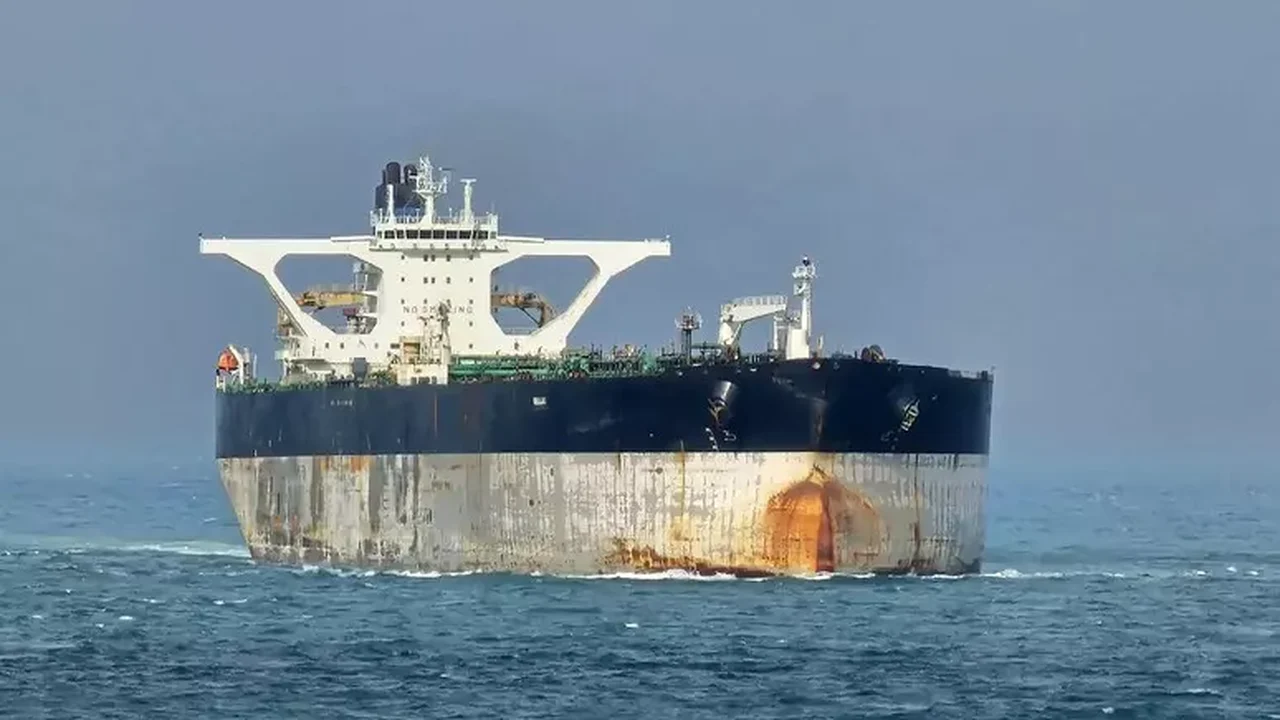 EUA atendem Moscou e libertam 2 russos da tripulação de petroleiro