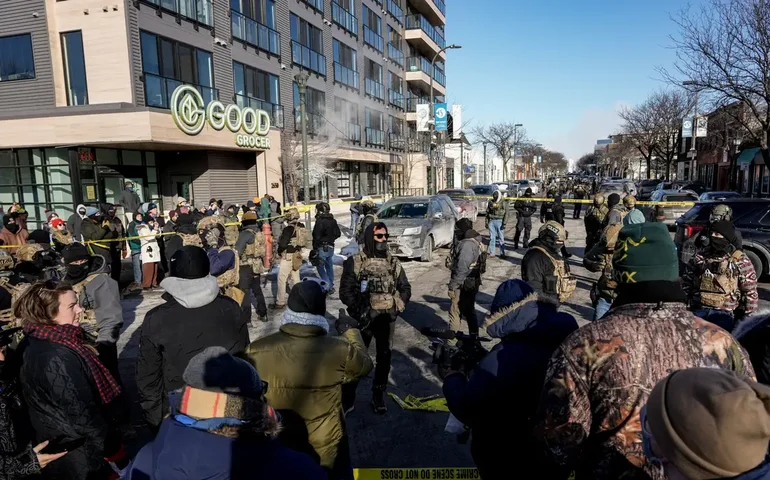 Minneapolis pede reforço para conter situação tensa na cidade