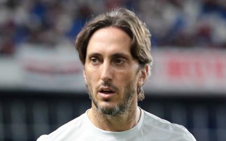 Árbitro relata ataque de fúria de Zubeldía no clássico: 'Partiu para cima de forma agressiva'