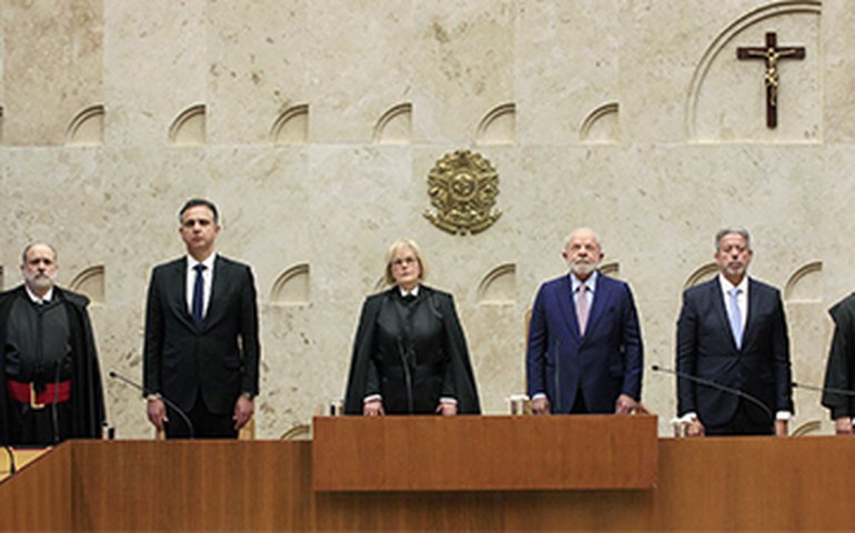 Aliados de Bolsonaro, sogro vetado, Lula contido e cotados para o STF 'grudados': a posse de Zanin em nove pontos