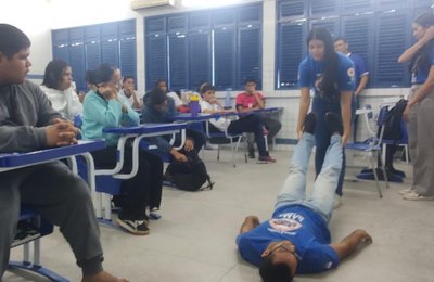 Projeto Samu nas Escolas ensina alunos da rede estadual sobre primeiros socorros