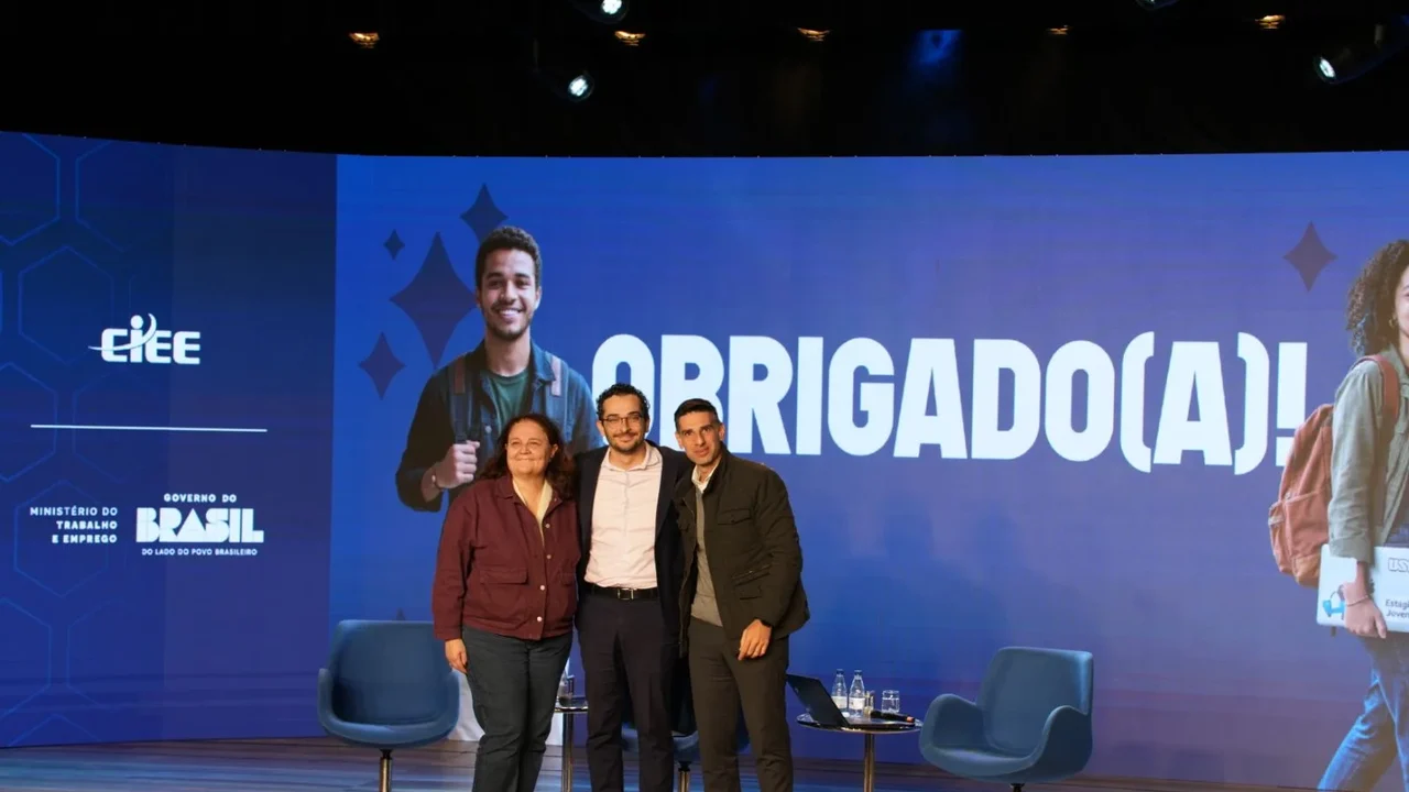 Apesar de queda no desemprego e avanço na formalização, a permanência no primeiro emprego é o principal desafio da juventude no Brasil