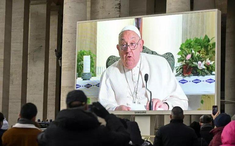 'Estou melhorando', diz Papa durante Angelus na Casa Santa Marta