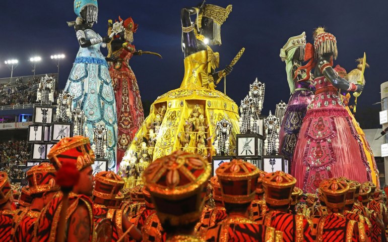 Carnaval de SP 2023: Gaviões, Vila Maria e Rosas empolgam em 1º dia de desfiles