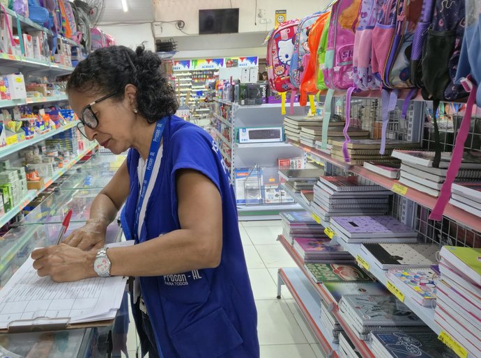 Procon Alagoas realiza pesquisa de preços para a volta às aulas