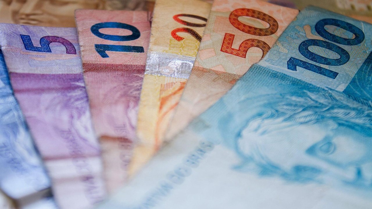Superávit primário brasileiro passa de R$ 48,8 bi e atinge 2º maior valor da história para outubro