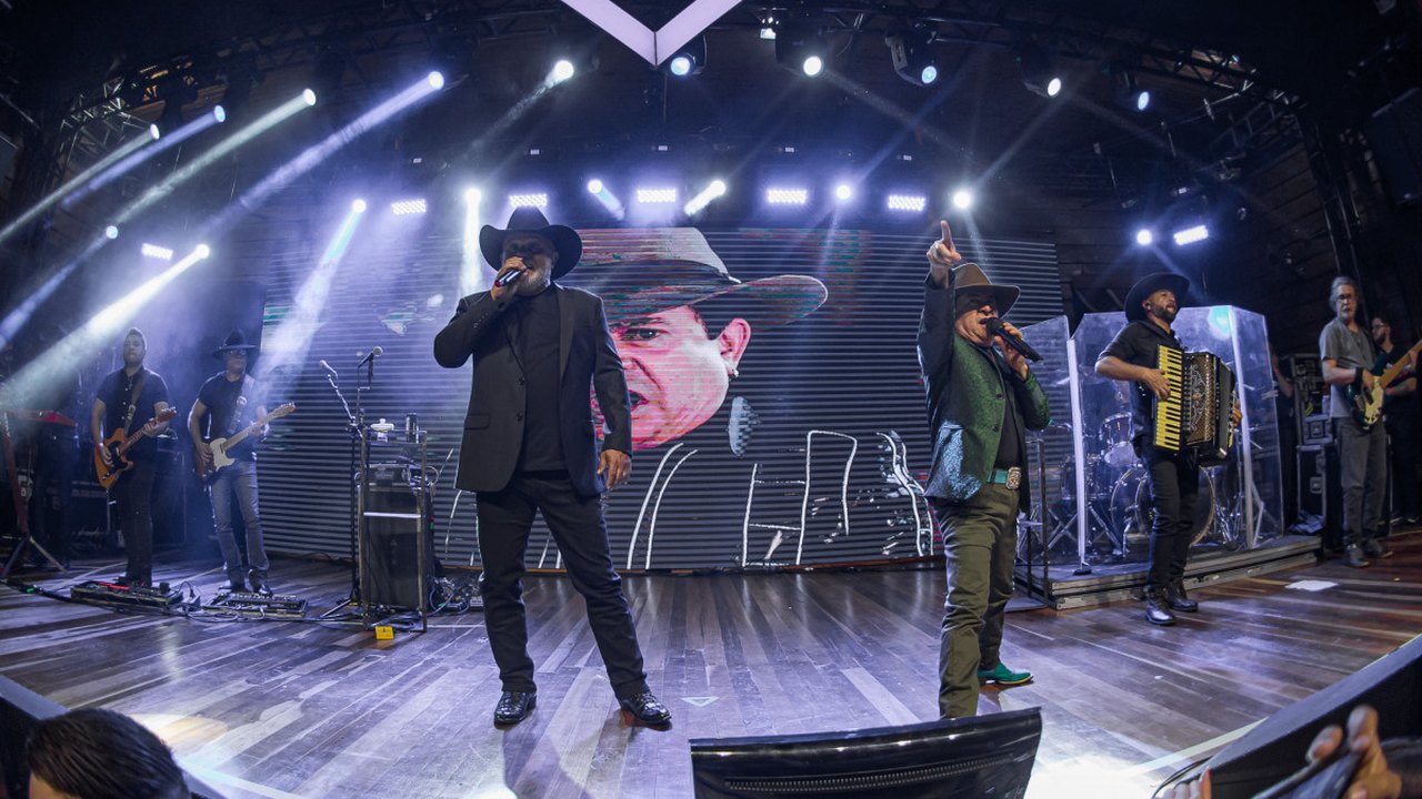 Em meio a grande emoção, Rionegro e Solimões lançam nova tour no Villa Country em São Paulo