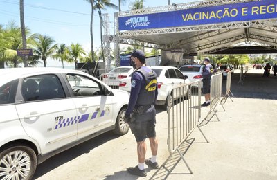Bike Patrulha garante segurança no ponto de vacinação contra a Covid-19 em Jaraguá