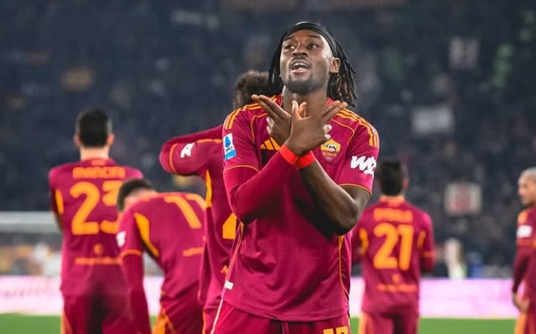 Roma define vitória no primeiro tempo e supera Genoa no Olímpico