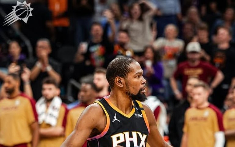 Phoenix Suns supera Cleveland Cavaliers e vence a terceira seguida com show de Kevin Durant