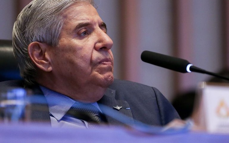 Moraes concede prisão domiciliar ao general Heleno, condenado por tentativa de golpe