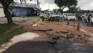 Rede de abastecimento rompe e deixa moradores sem água na Zona Sul de Aracaju / Foto: Foto: Aline Aragão/TV Atalaia
