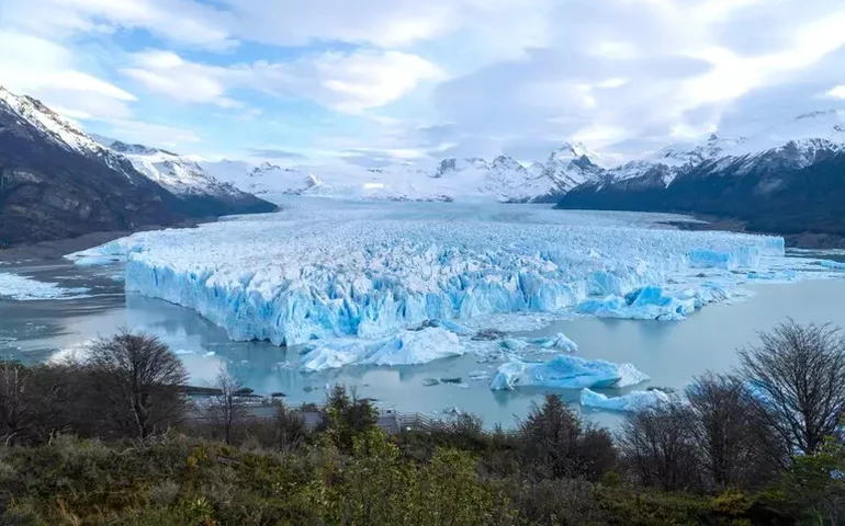 Argentina aprova lei que facilita mineração em áreas de geleiras