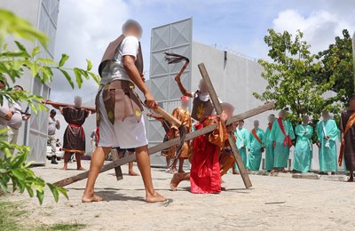 Socioeducandos interpretam a Paixão de Cristo e recriam os últimos momentos de Jesus na terra